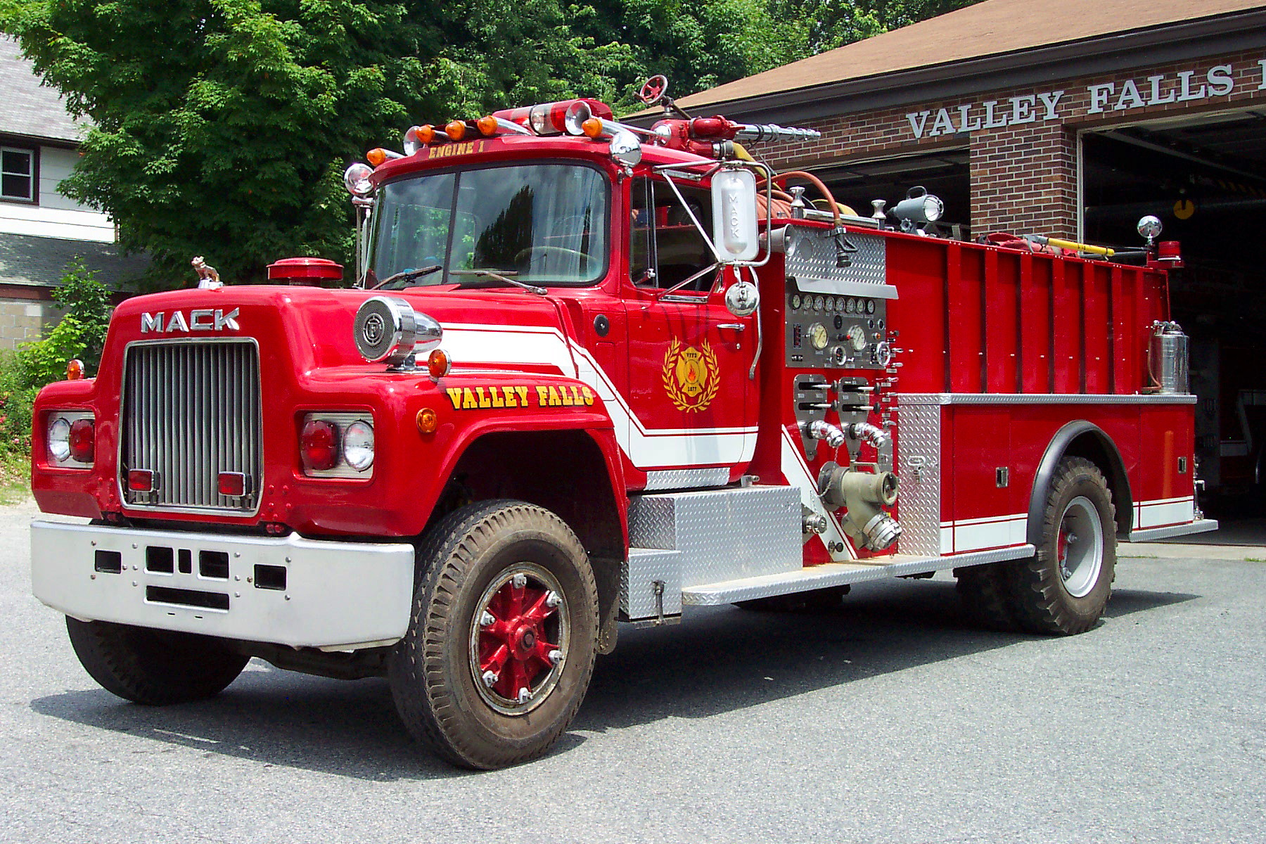 mack fire trucks photos