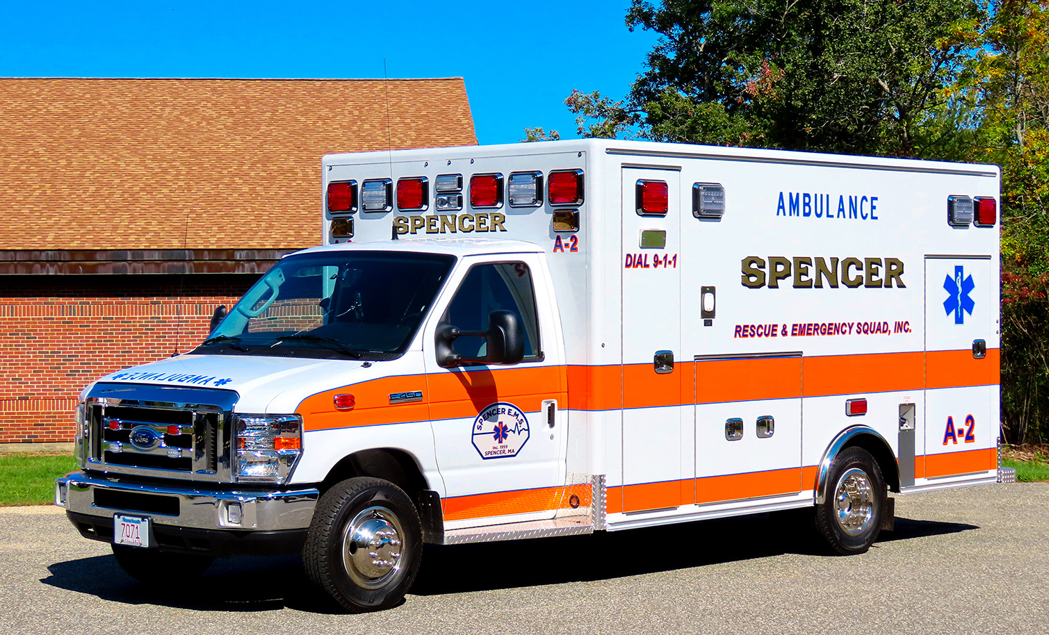 Ambulance arrive. Chevrolet 2001 Ambulance. Rescue Squad Ambulance. 03 Амбуланс. Citroen Ambulance модель.